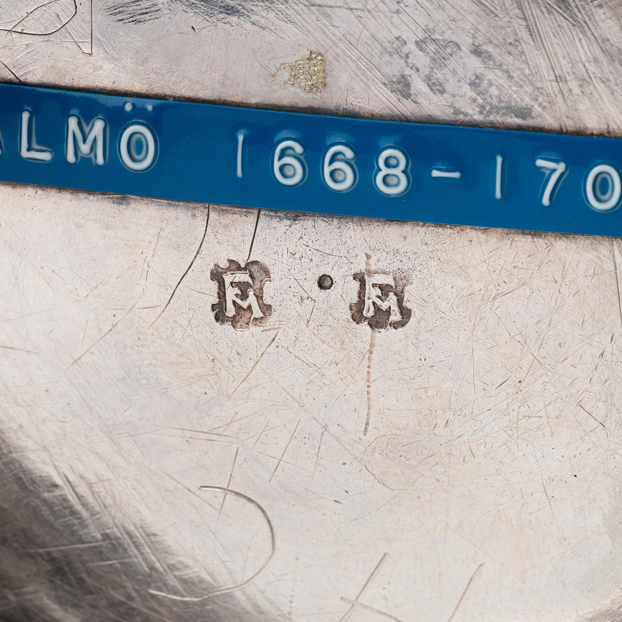 Bägare, silver, dubbelslagen mästarstämpel  sannolikt Jacob Fleichman (verksam i Arensburg 1675-1698).