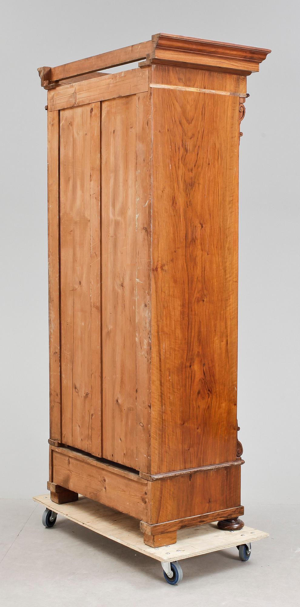 KLÄDSKÅP, nyrenässans, 1800-talets slut.