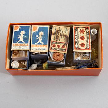 Dollhouse furniture, approx. 12 pieces, and dollhouse accessories, including Waltershausen, Germany, late 19th Century.