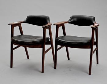 KARMSTOLAR, ett par, design Erik Kirkegaard, Illums Bolighus, Höng Stolefabrik, Danmark.