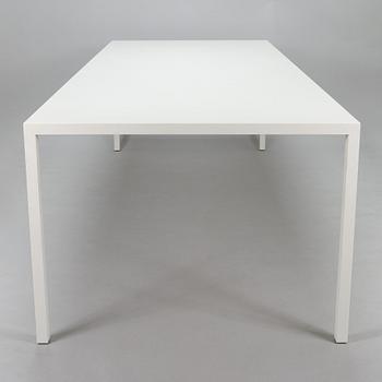 Piergiorgio och Michele Cazzaniga, bord, "Tense", MDF Italia, 2010-tal.