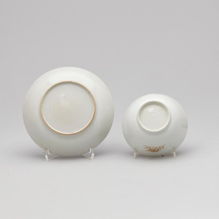 KOPPAR MED FAT, 3st, porslin, Kina, Qianlong (1736-1795).