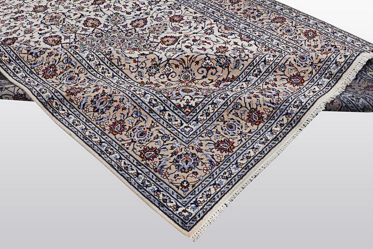 Matta, Keshan, ca 355 x 252 cm.