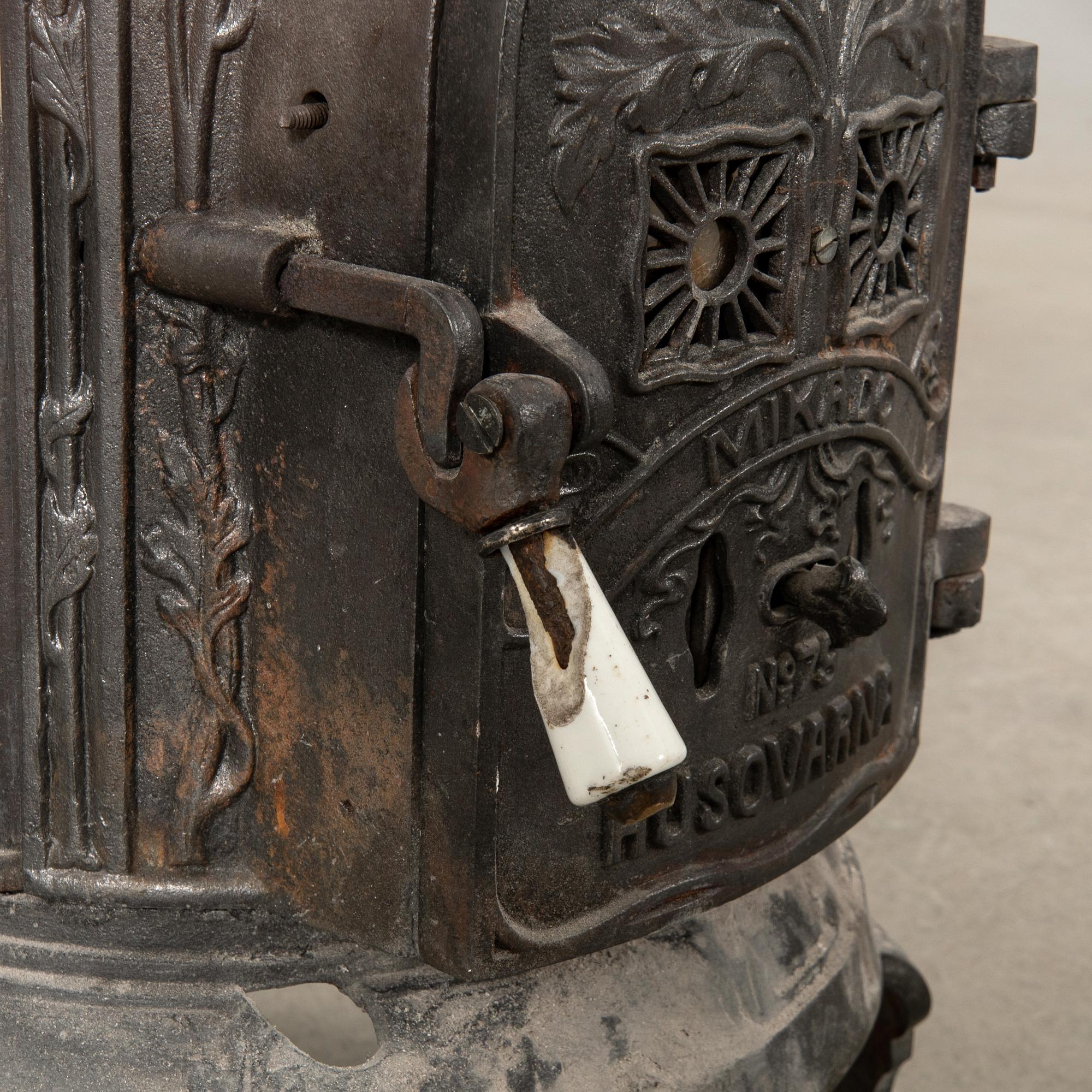 Kamin No 79 "Mikado" of cast iron, Husqvarna early 20th century.