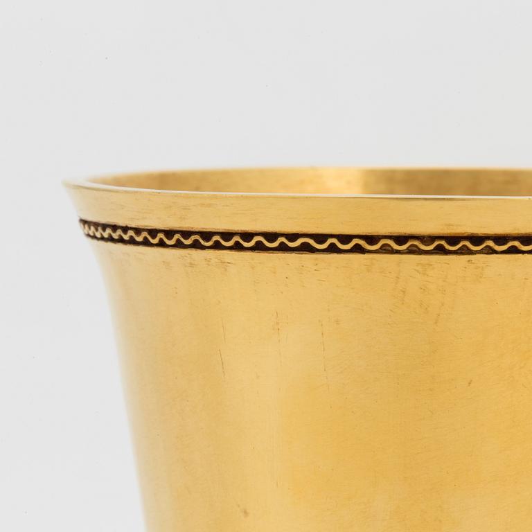 P GUNNAR TÄGT, a 23K gold vase, Stockholm, 1977.