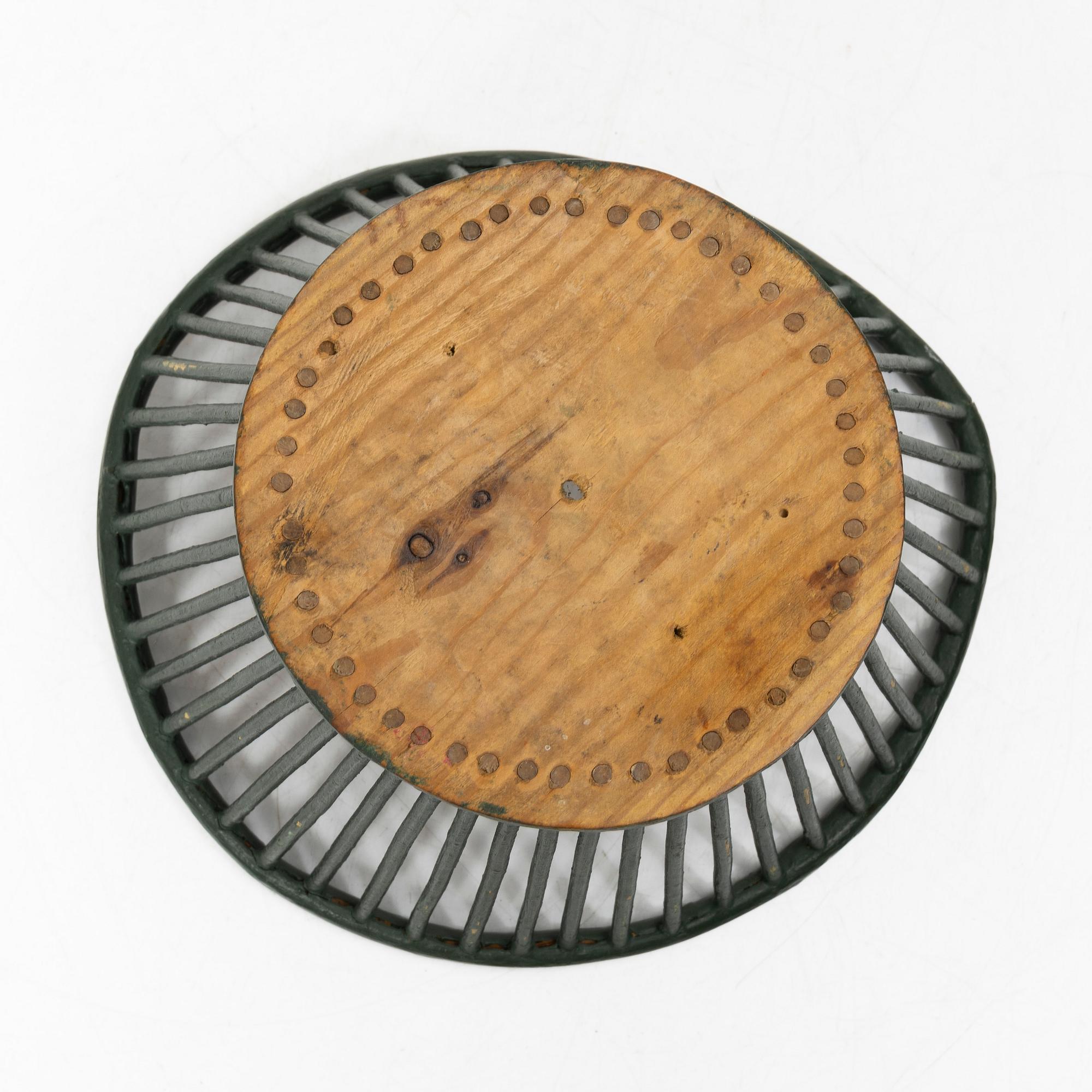 Pine basket, 19th century.