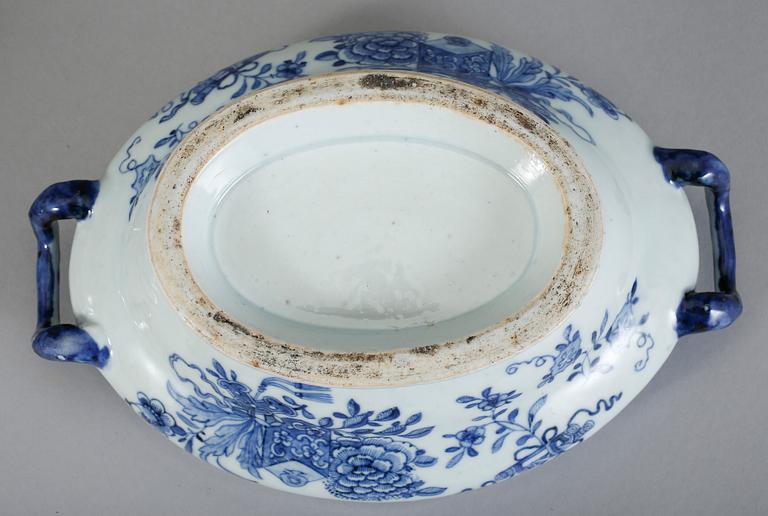 TERRIN, porslin, Kina, Qianlong (1736-95).