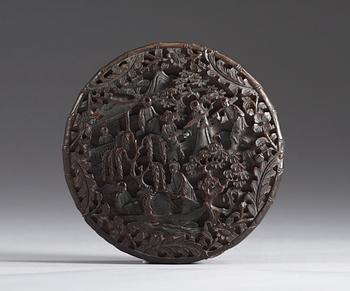 A finely carved turtoise box with cover, Qing dynasty, 18th Century.