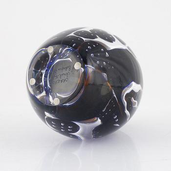 Edvin Öhrström, a 'Flickan och duvan' ariel vase, Orrefors 1979.