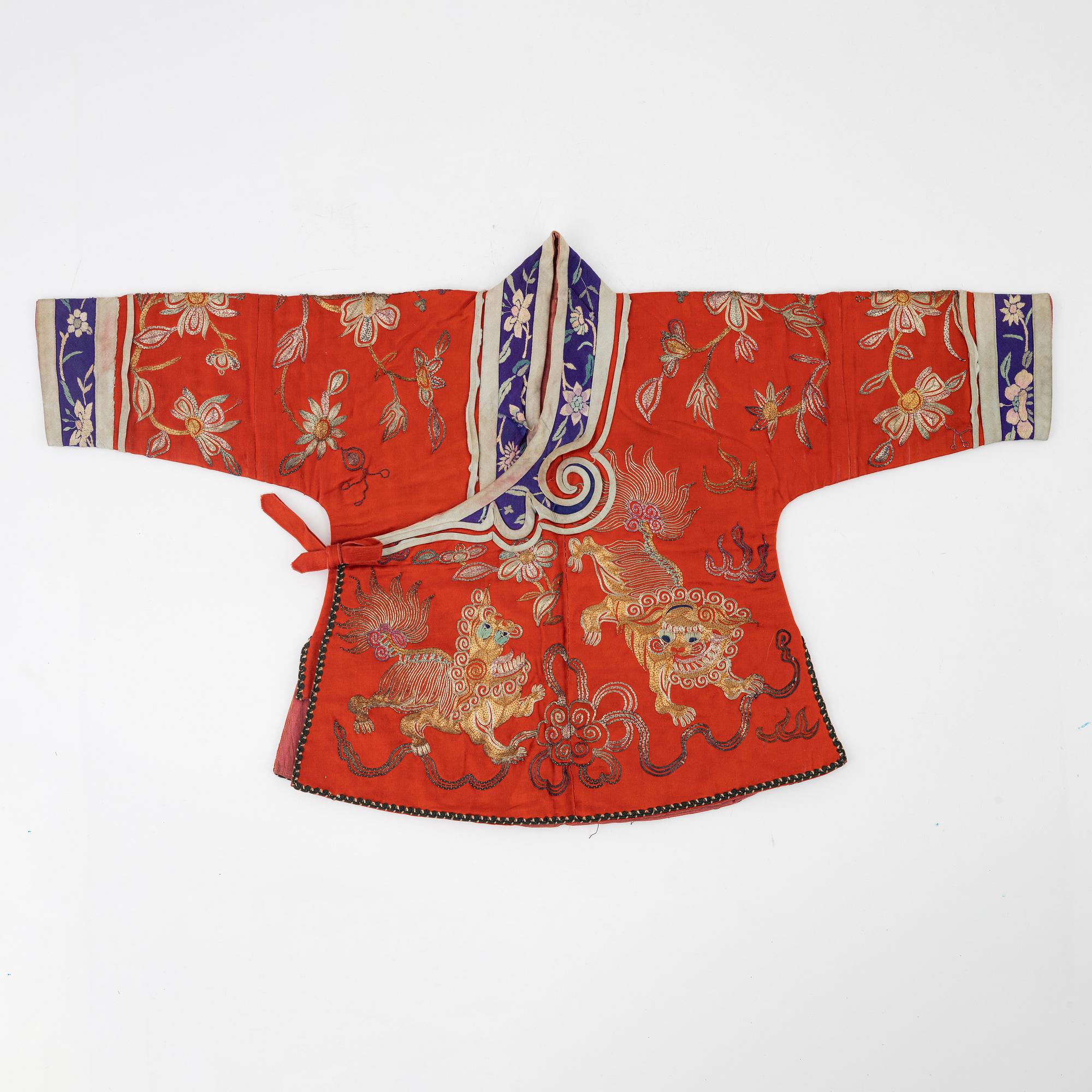 Barnjacka, broderat siden, Kina, sen Qingdynasti/omkring 1900.