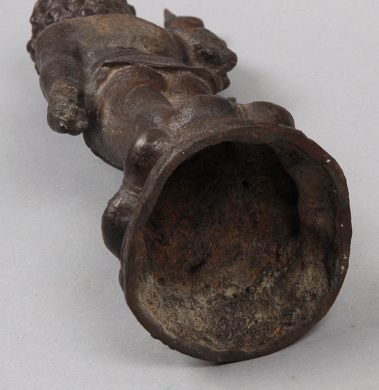 VINKANNA samt SKULPTUR, porslin resp metall, Kina, 1900-tal.