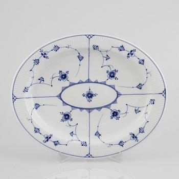 Four porcelain serving dishes and a fish platter, half-lace "Musselmalet", Royal Copenhagen, Denmark, 1894-1923.