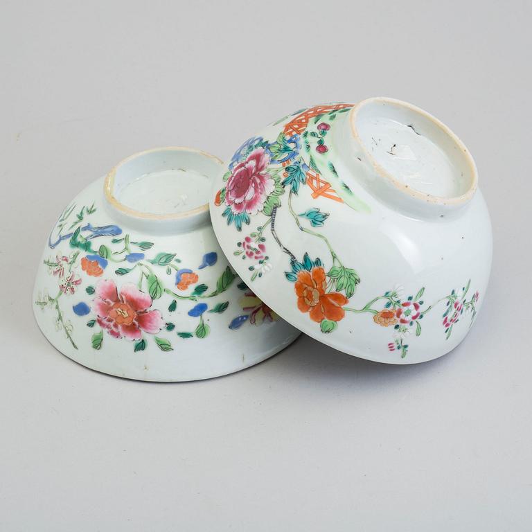 SKÅLAR, två stycken, kompaniporslin. Qingdynastin, Qianlong (1736-95).