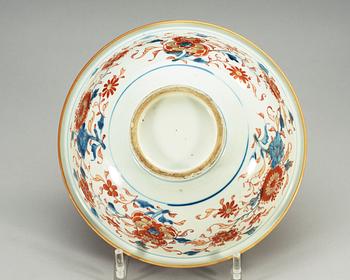 An imari basin, Qing dynasty, Kangxi (1662-1722).