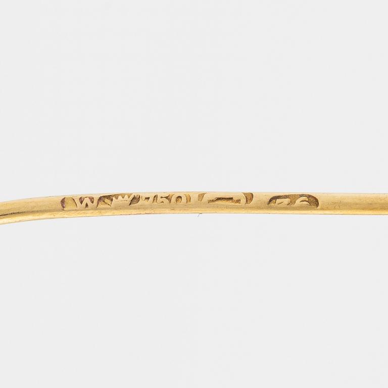 Brooch, 18K gold with cabochon-cut ruby, decoration of leaves.