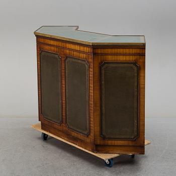 BARDISK. Engelsk stil, 1900-talets andra hälft.