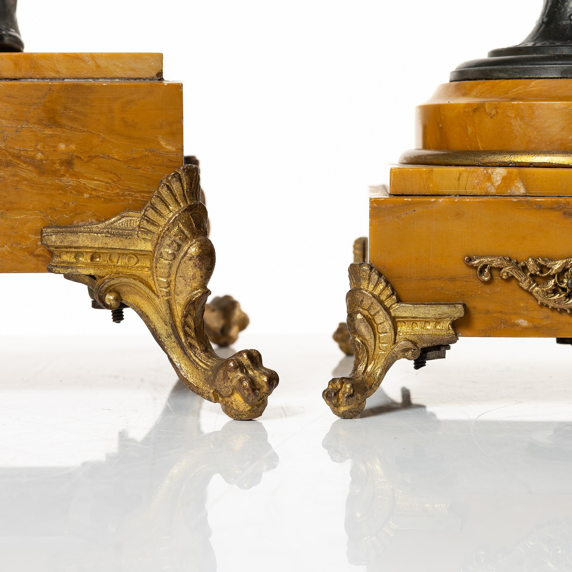 Bordsgarnityr, 3 delar, 1900-talets början. Empirestil.