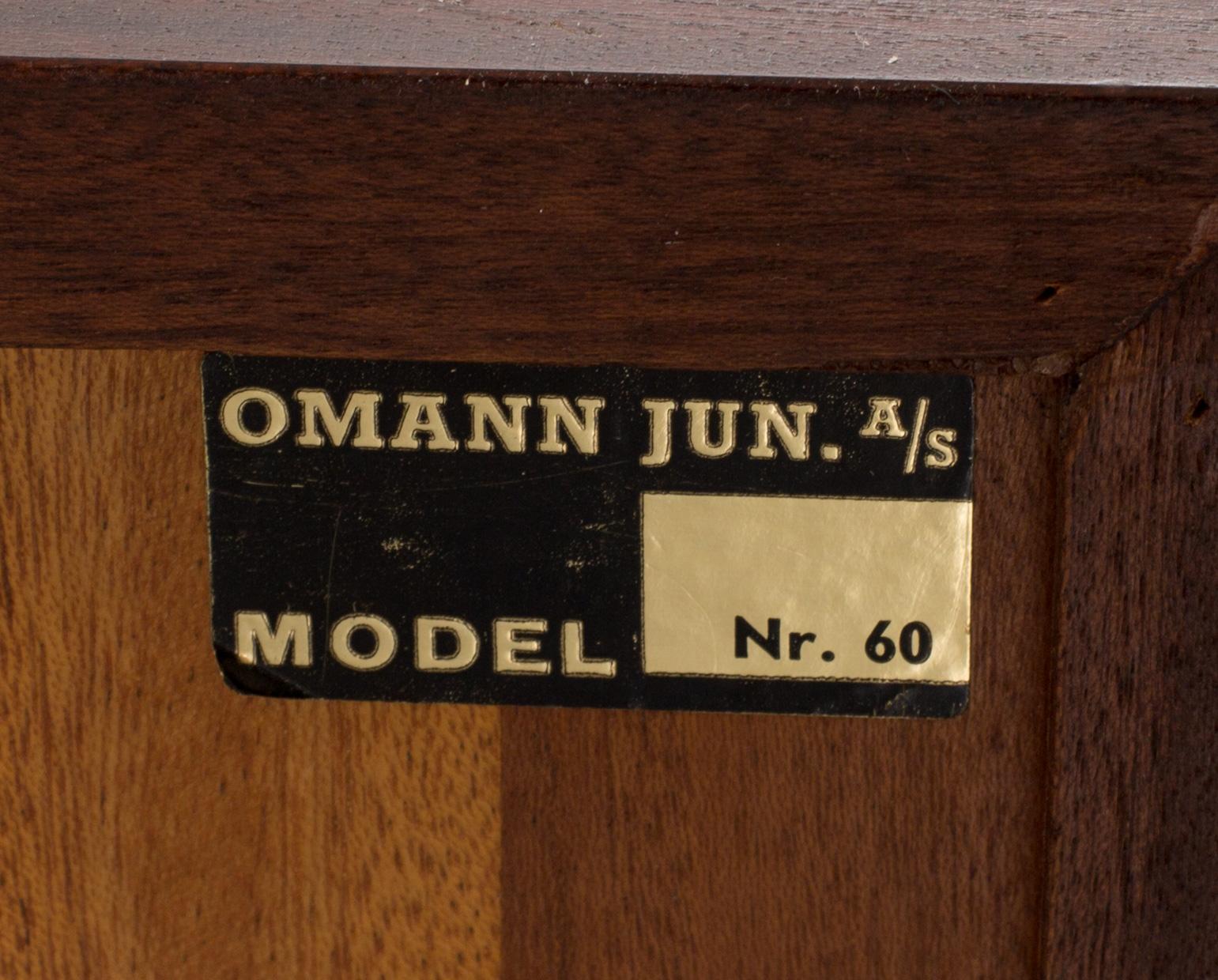 BOKHYLLA, 3 sektioner, Omann Jun, Bla Modell nr 65. Danmark. CITES-INTYG.