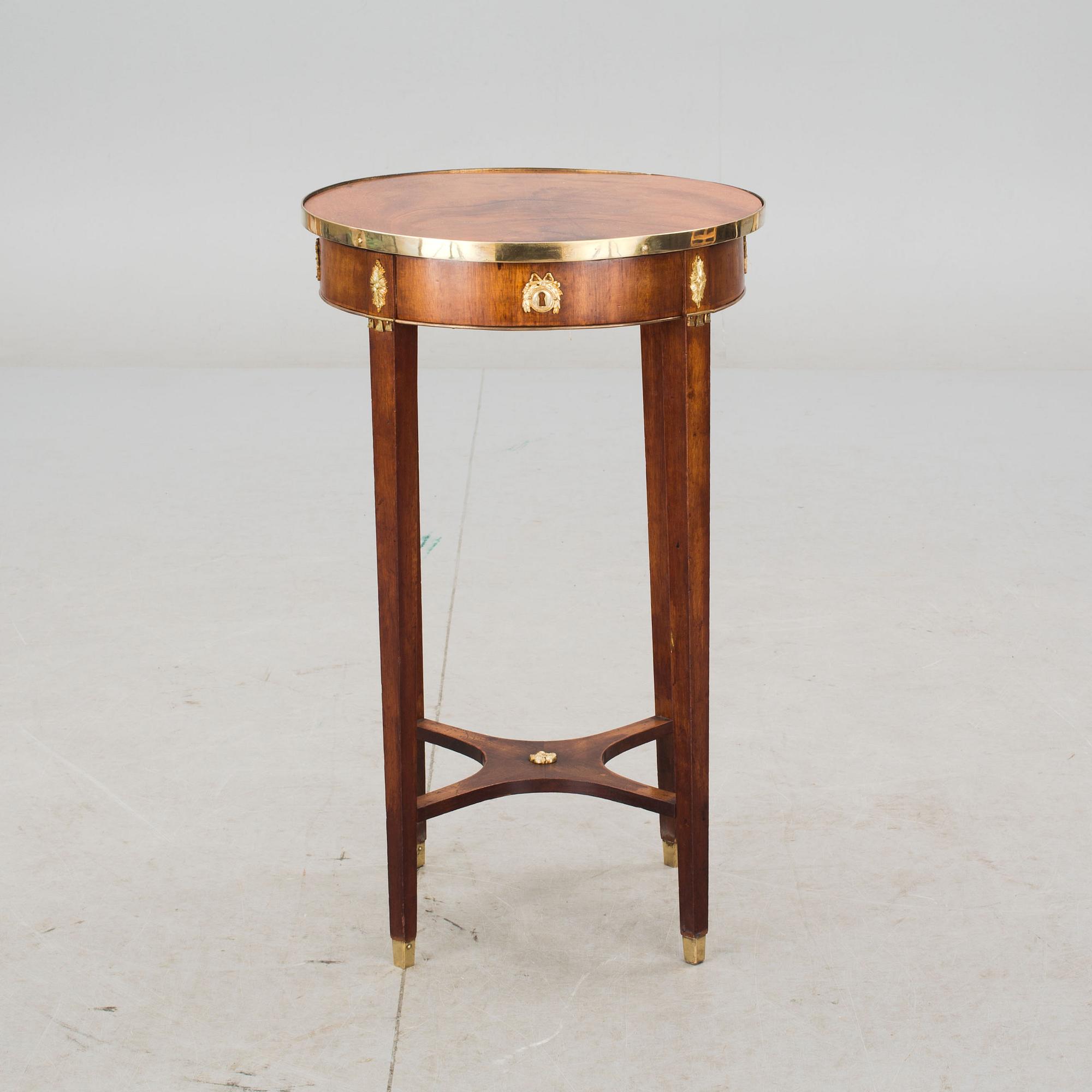 BORD, sengustaviansk stil, 1900-talets första hälft.