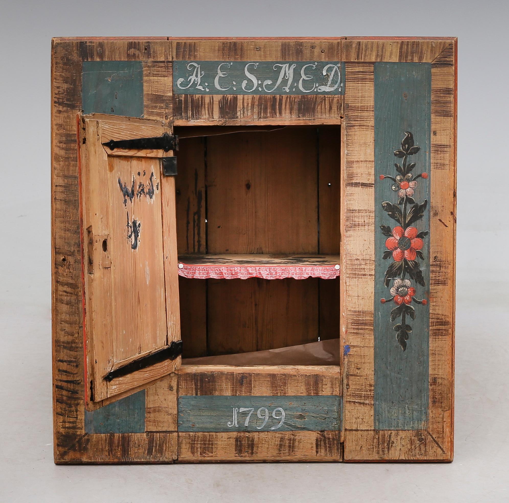 VÄGGSKÅP, allmoge omkring år 1800.