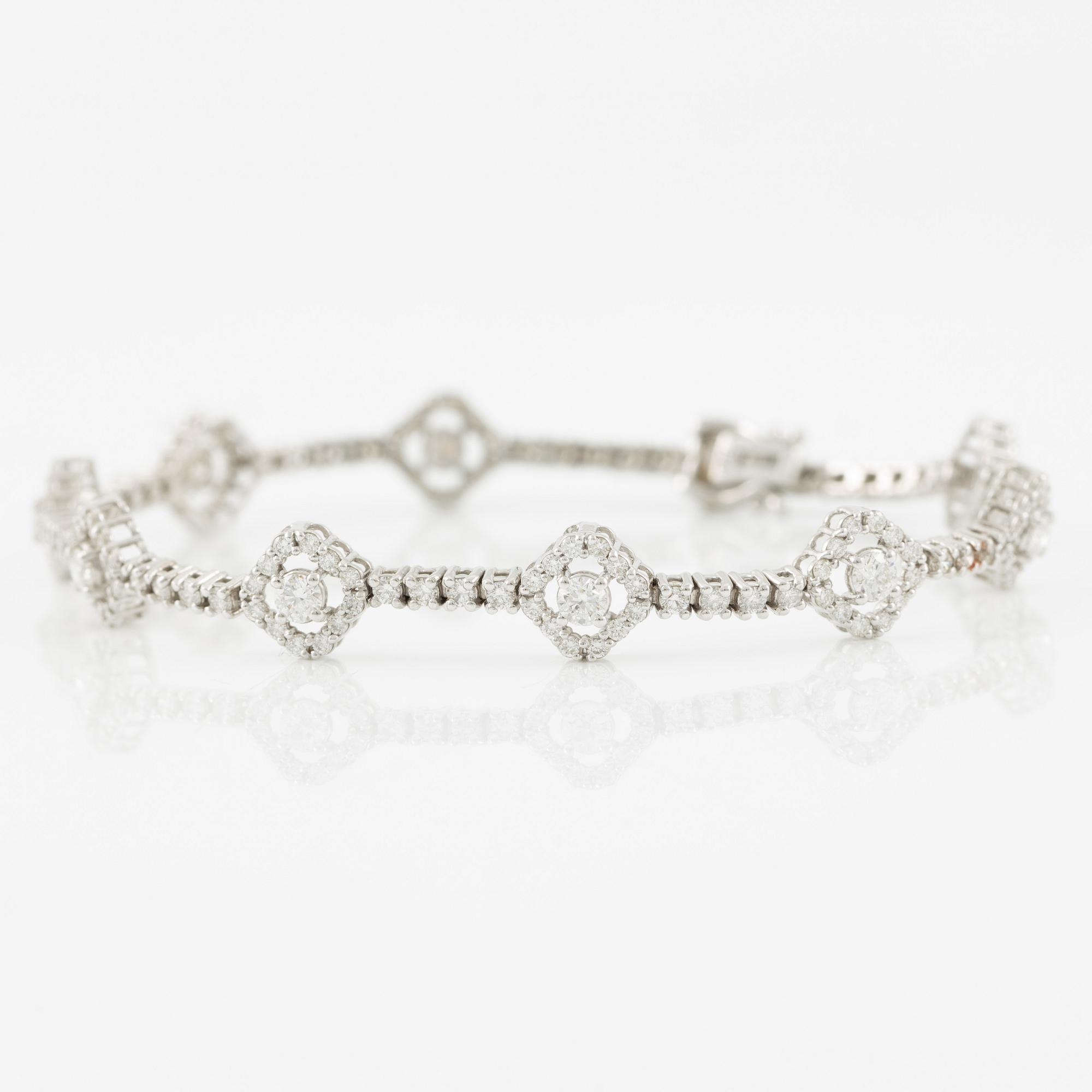 Bracelet 18K white gold with round brilliant-cut diamonds.