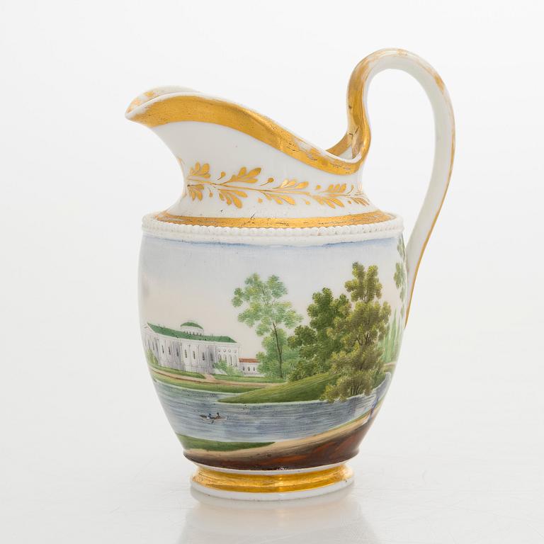Kermakko ja aluslautanen, posliinia, mm. Gardner, Venäjä 1800-luvun alkupuoli.