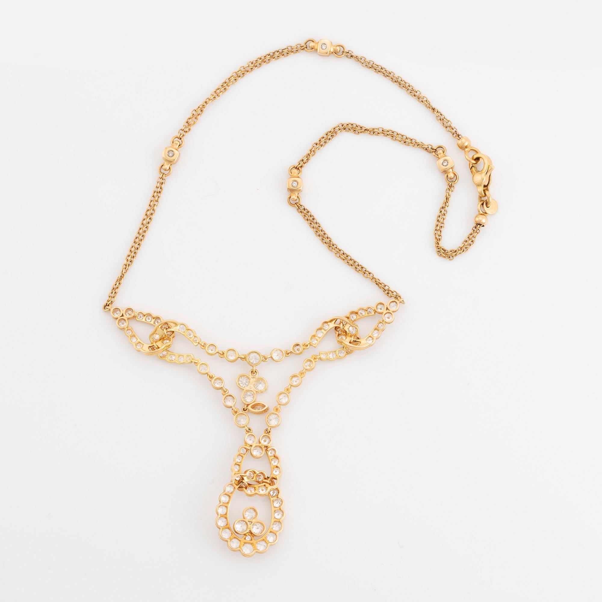 Collier 18K guld med runda briljantslipade diamanter.