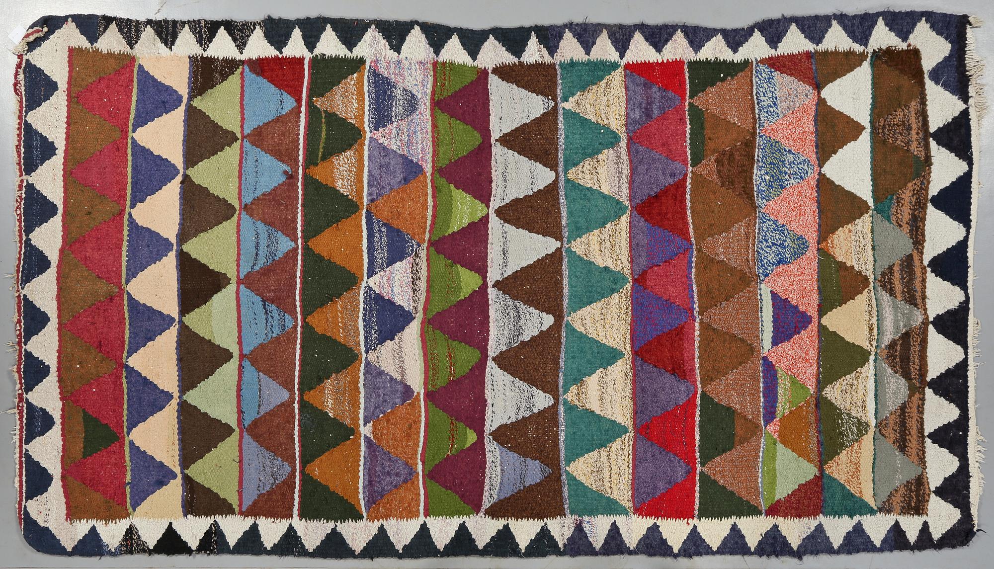 MATTA, Kelim, modern tillverkning. Ca 246 x 143 cm.