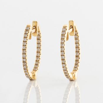 Gussander, a pair of earrings, 18K gold with brilliant-cut diamonds.