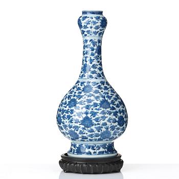 A blue and white lotus vase, 17th Century.