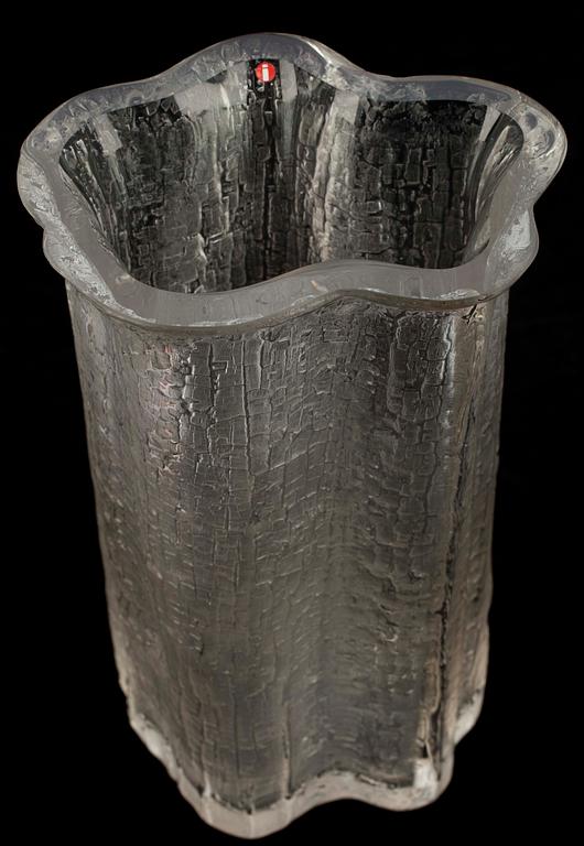 KONSTGLAS, 2 st," Kantarellen" Tapio Wirkkala samt "Finlandia serien" Timo Sarpaneva . Iittala.