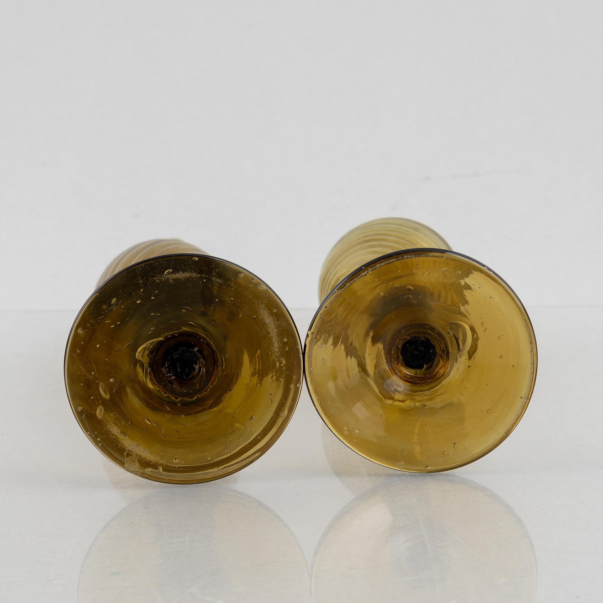 A pair of glass vases, 19th century/first part of the 20th century.