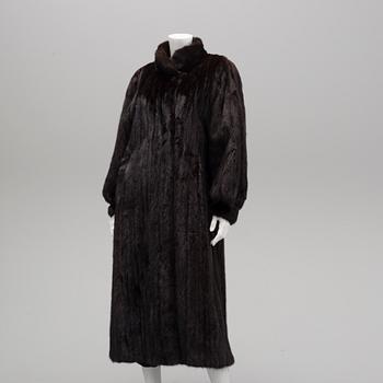 A mink fur coat from Saga Mink, Karl Lindblom, circa size M.