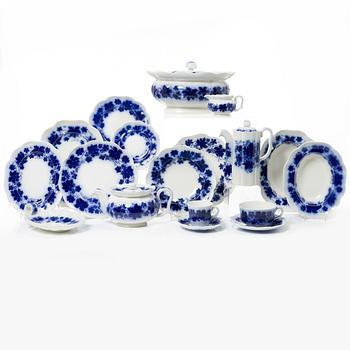 Arthur Percy, a 90-piece 'Blå Vinranka' creamware service, Gefle, Sweden, first half of the 20th century.