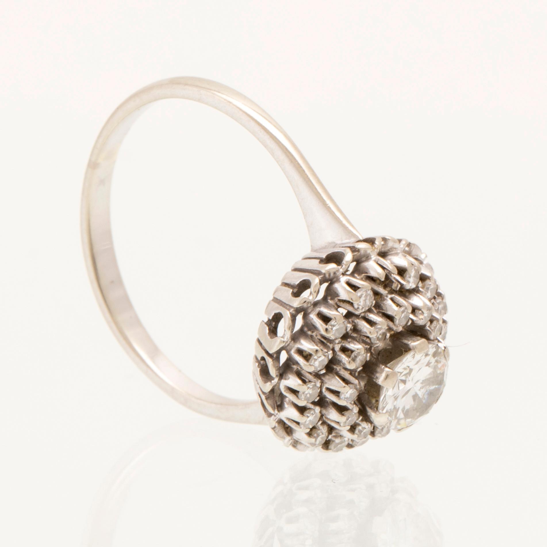 Ring in 18K white gold with round brilliant cut and single cut diamonds.