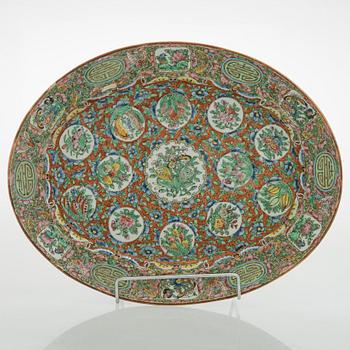 koristelautasia 4 kpl ja tarjoiluvati, Kiina, 1800-luku.