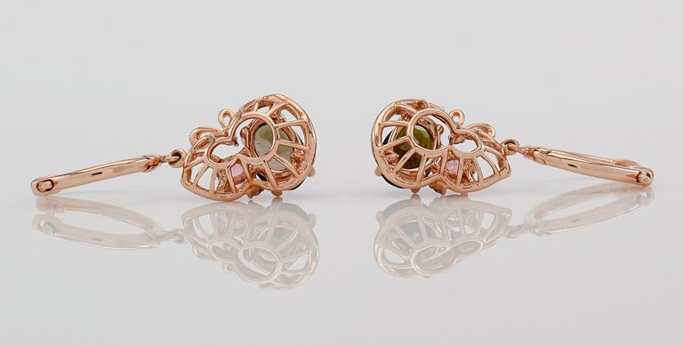 ÖRHÄNGEN, 1 par, 14K roséguld, turmaliner, rosa safirer och diamanter.