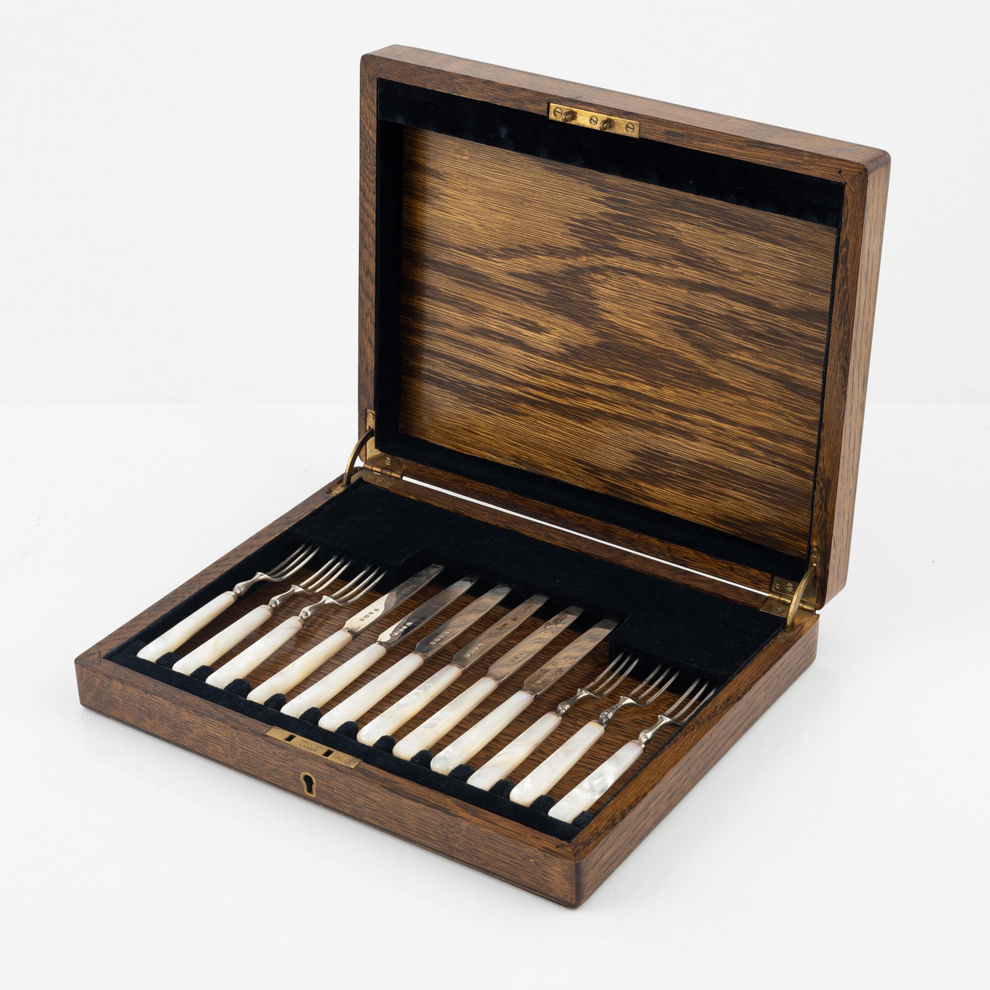 A set of twelve Silver Dessert Cutlery, J.B. Chatterley & Sons Ltd, Birmingham, England, 1938.