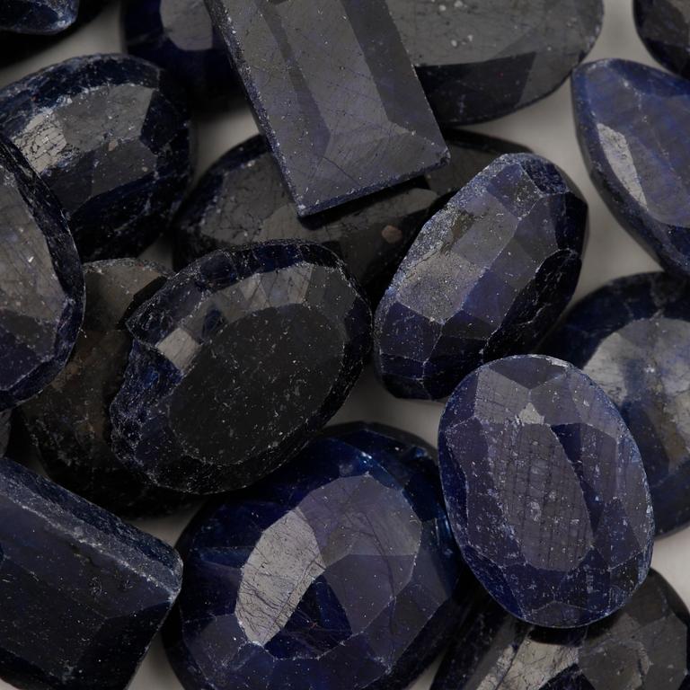 SAFIRER, 54 st, naturliga, oinfattade.