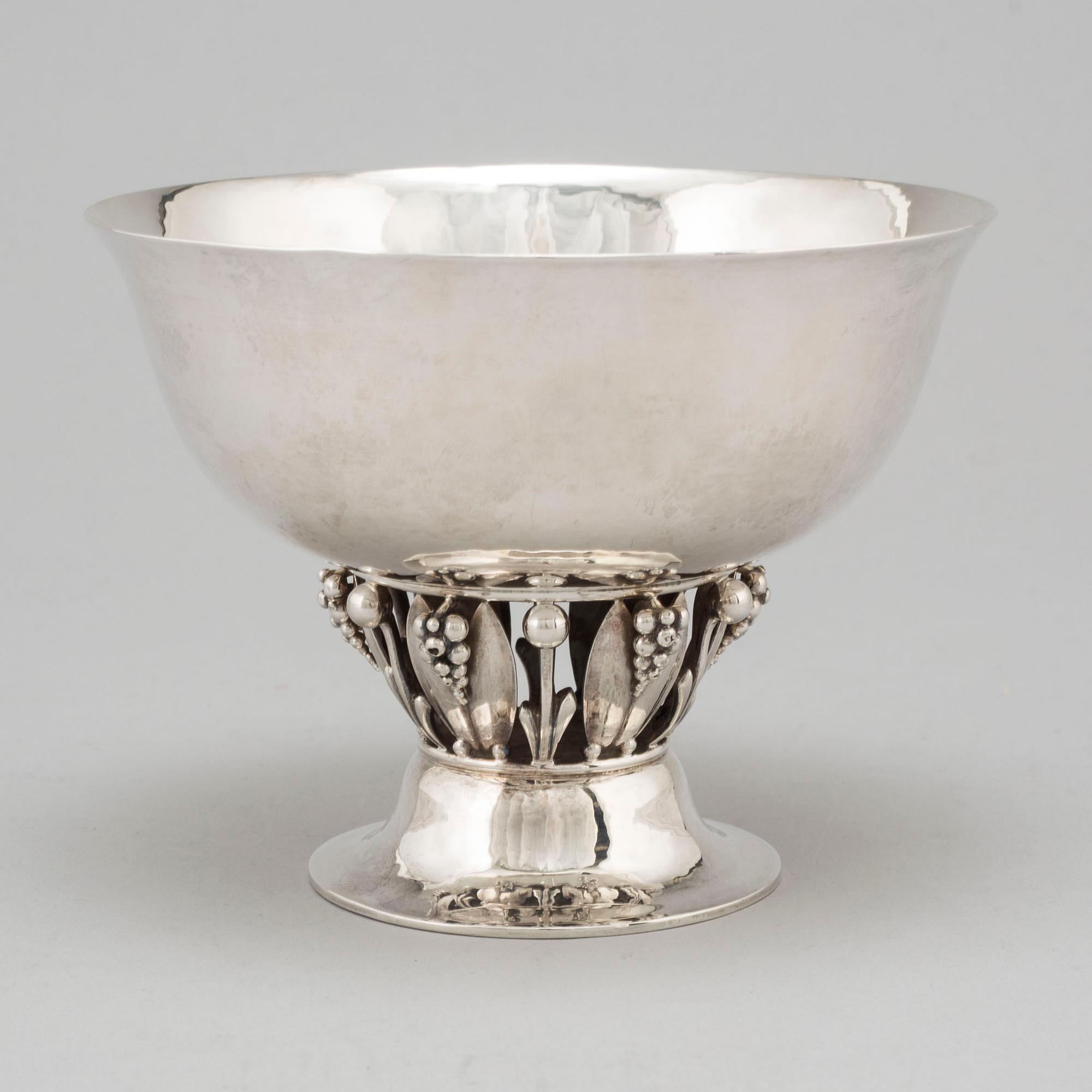 A Georg Jensen sterling silver bowl, Copenhagen probably 1920's, design no 197 B.