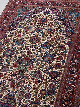 SEMI-ANTIQUE SILK KASHAN. 202 x 138,5 cm.