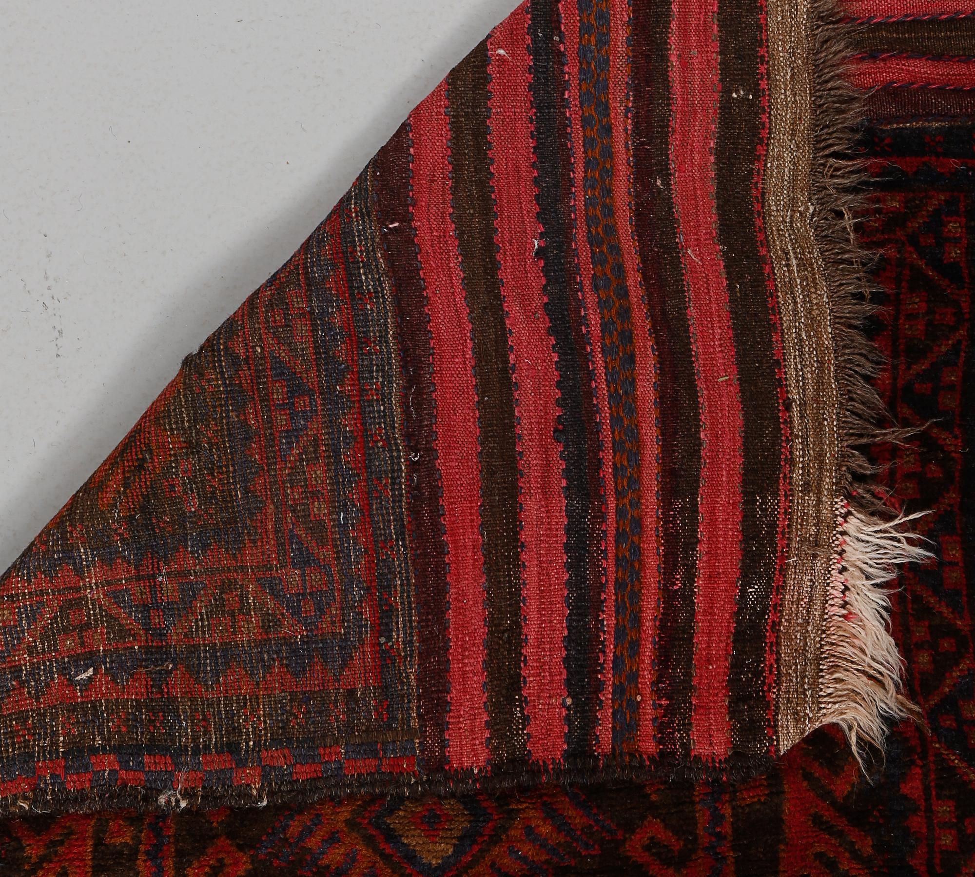 MATTA, orientalisk, total längd 156, bredd 86 cm, old.
