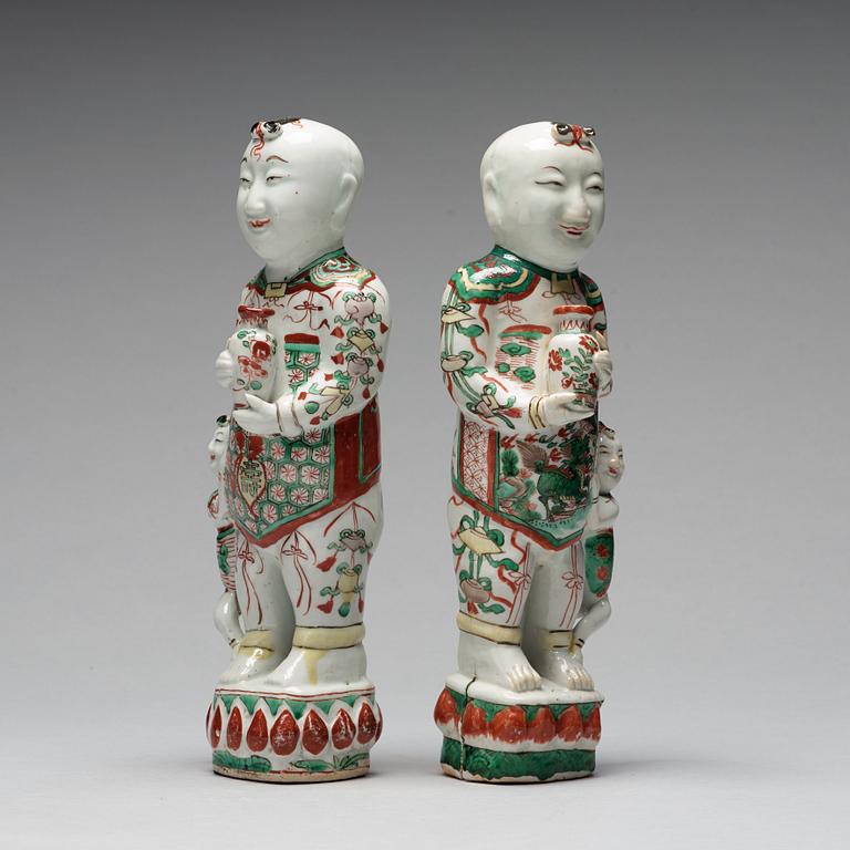 FIGURINER, två stycken, porslin. Qingdynastin, Kangxi (1662-1722).