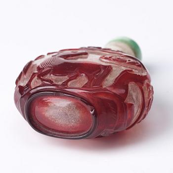 A peking glass snuff bottle with stopper, Qing dynasty, 19th Century.