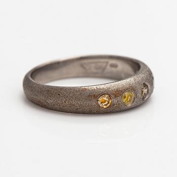 A palladium ring with diamonds ca. 0.25 ct in total.