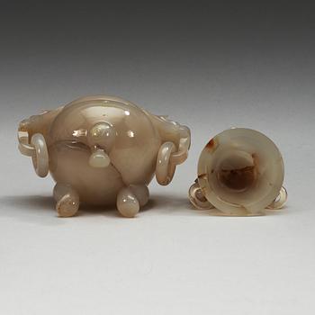 An agathe tripod censer with cover, late Qing dynasty.
