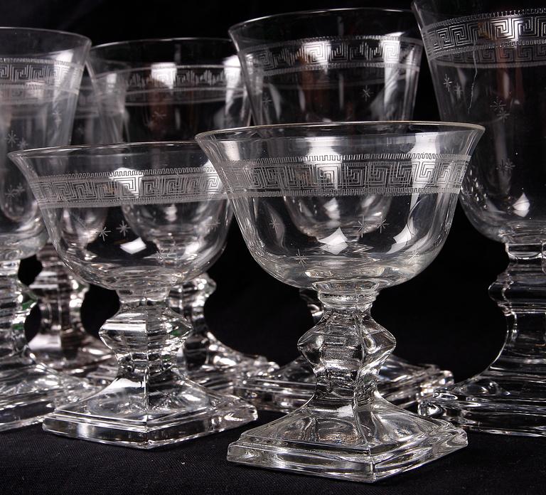 GLASSERVISDELAR, 31 delar, empirestil, 1900-talets första hälft.