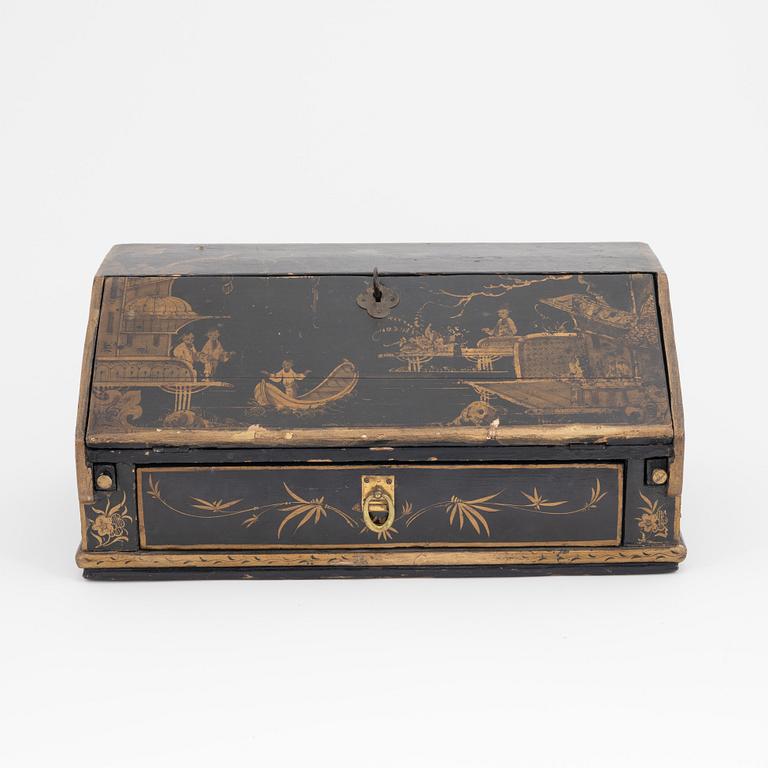 A Chinese writing casket, 19th century.