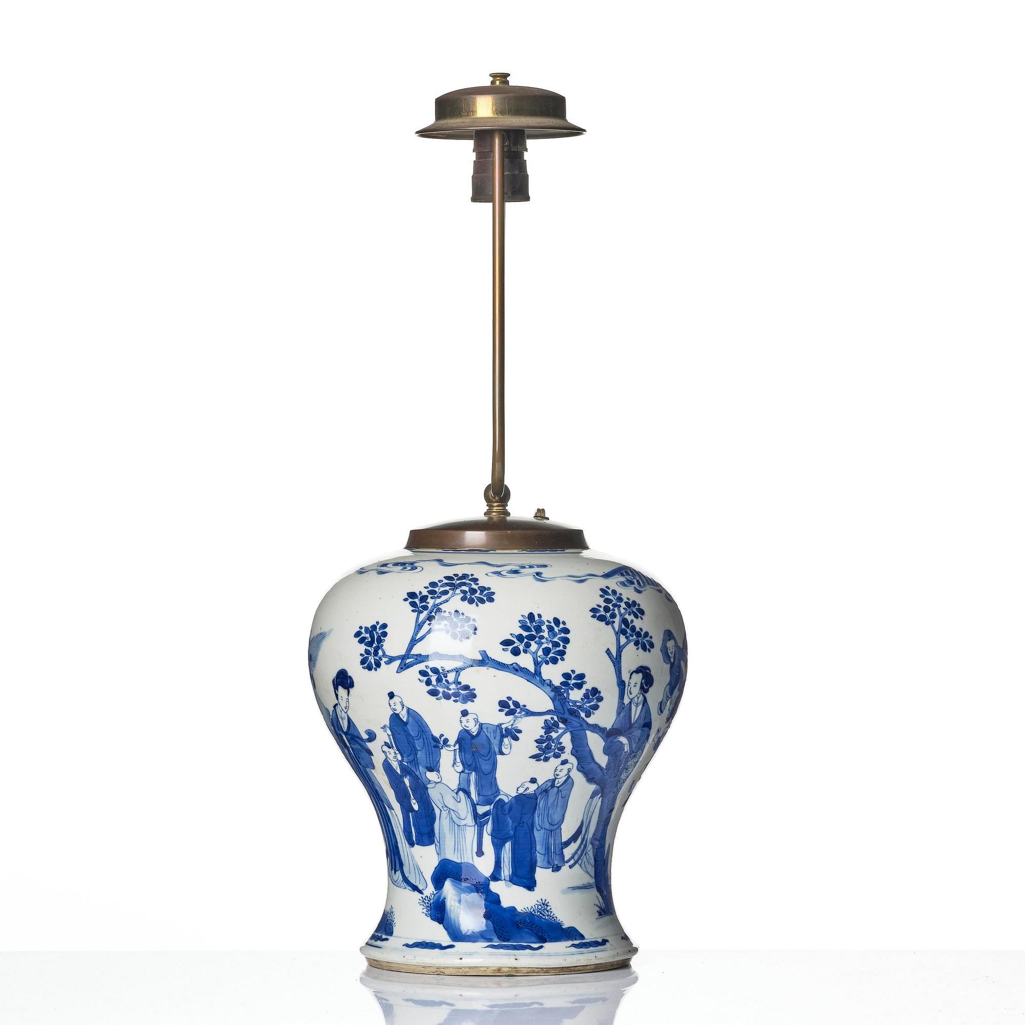 Urna/lampa, porslin. Qingdynastin, Kangxi (1662-1722).