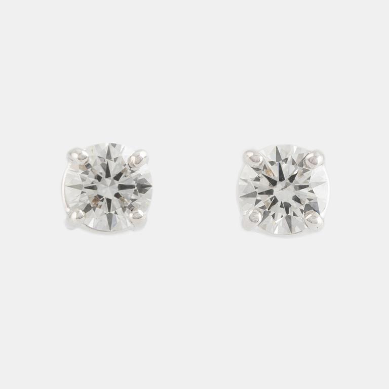 Brilliant cut diamond earrings, with GIA dossier.